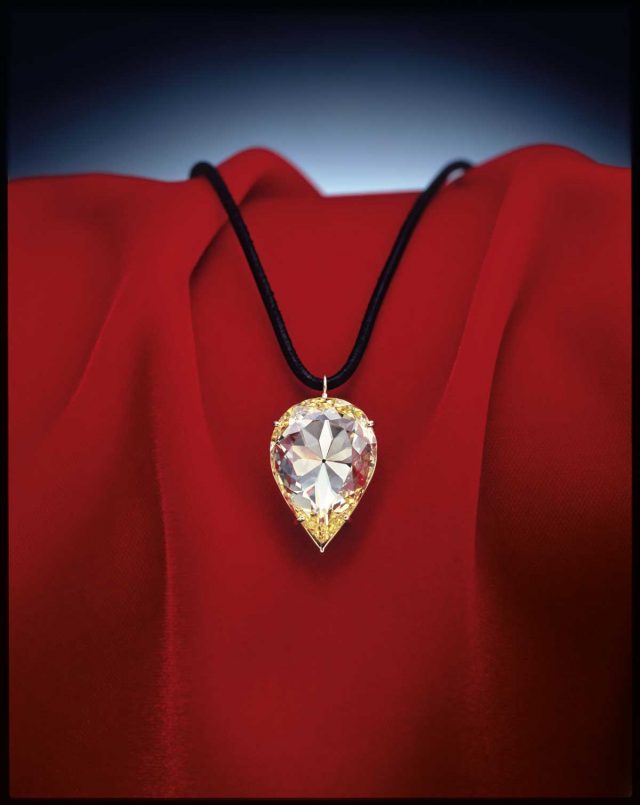 “THE MOON OF BARODA” 24.04 carats Fancy Yellow VS2 Diamond Necklace HK$4,000,000 – 6,000,000/ US$500,000 – 750,000