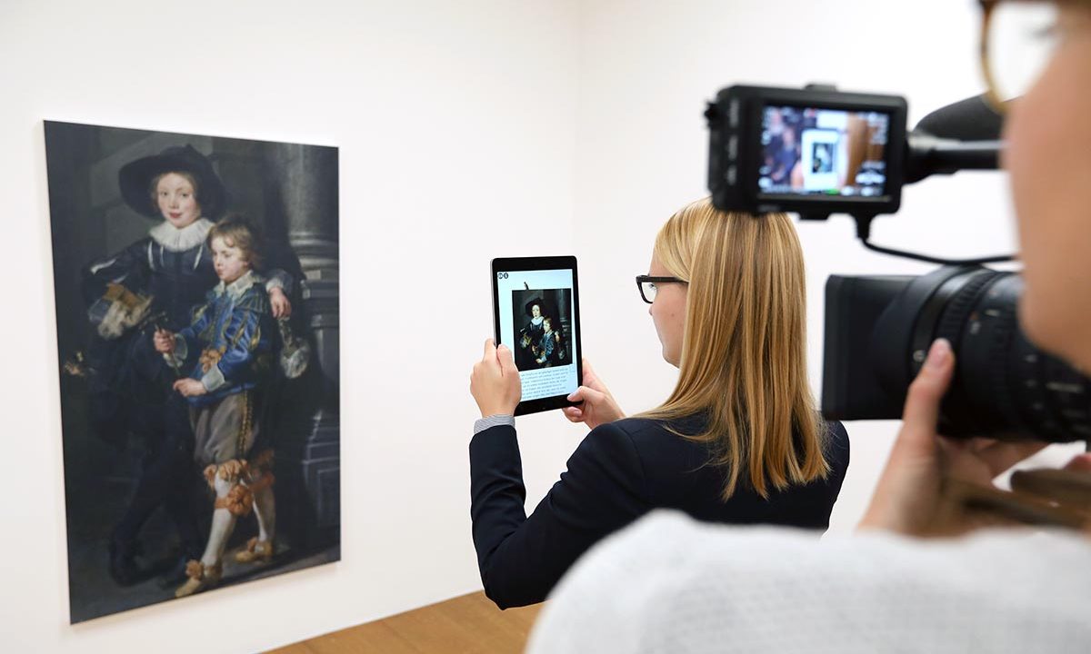 Rediscovering Art with Augmented Reality Technology